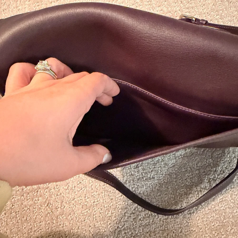 Vintage eggplant coach city bag Classic Leather Crossbody Bag in aubergine - Picture 11 of 15